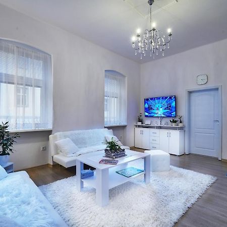 Apartman Bb Centrum Banská Bystrica Exteriör bild
