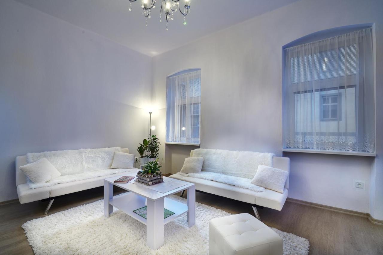 Apartman Bb Centrum Banská Bystrica Exteriör bild