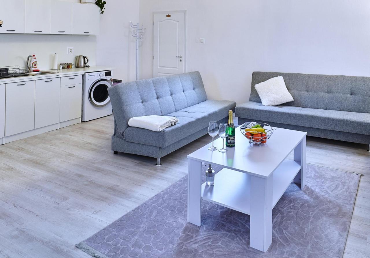 Apartman Bb Centrum Banská Bystrica Exteriör bild